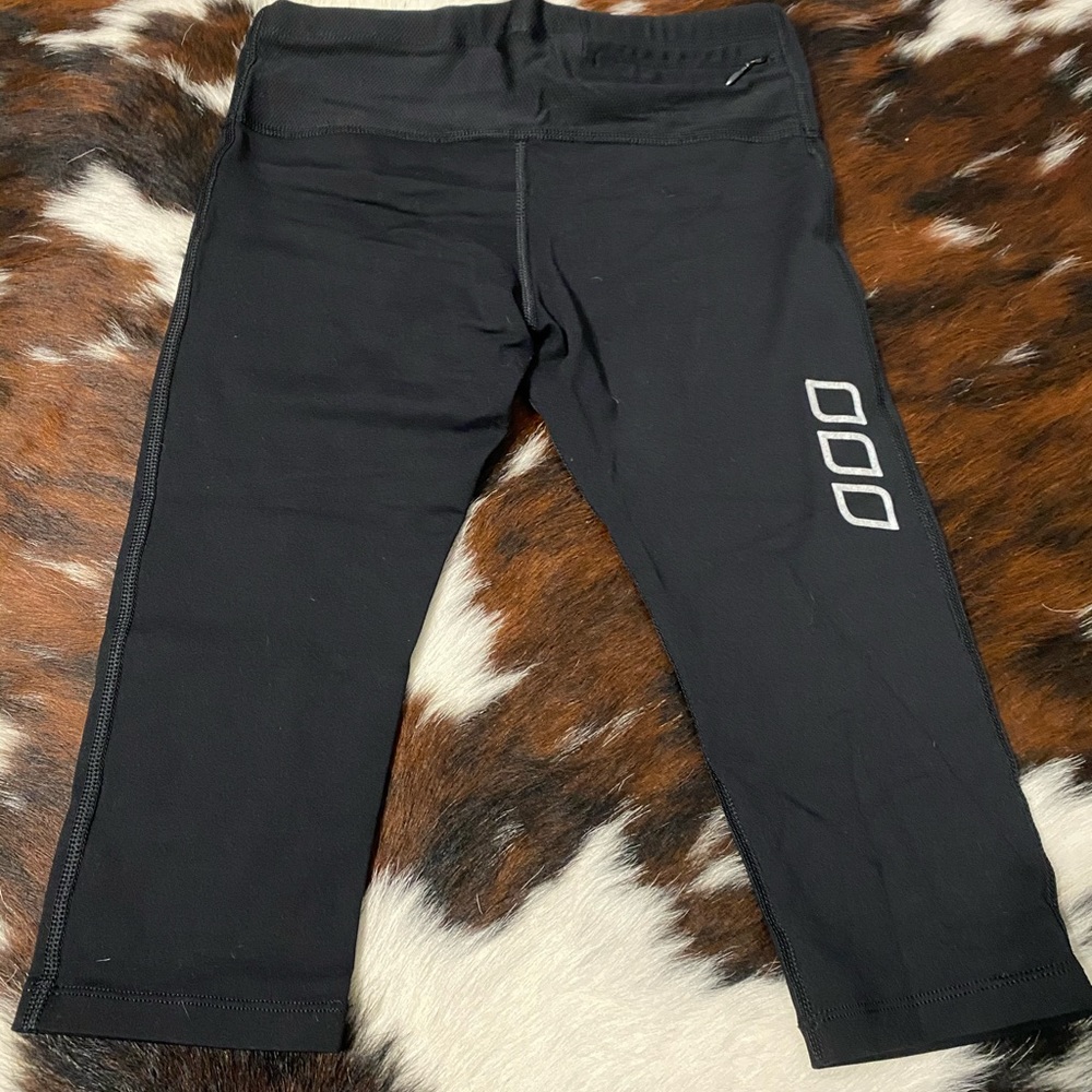 Lorna Jane Performance Capris - image 4